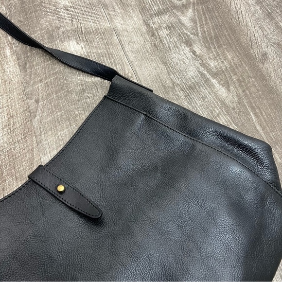 L.L. Bean Black Italian Leather Shoulder Bag - Picture 5 of 14